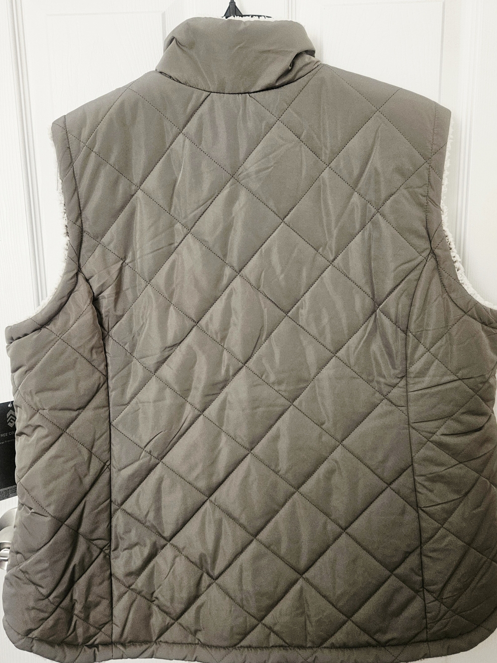 Free Country Women's Reversible Quilted Sherpa-Lined Vest - Light Hunter Green - Picture 4 of 7